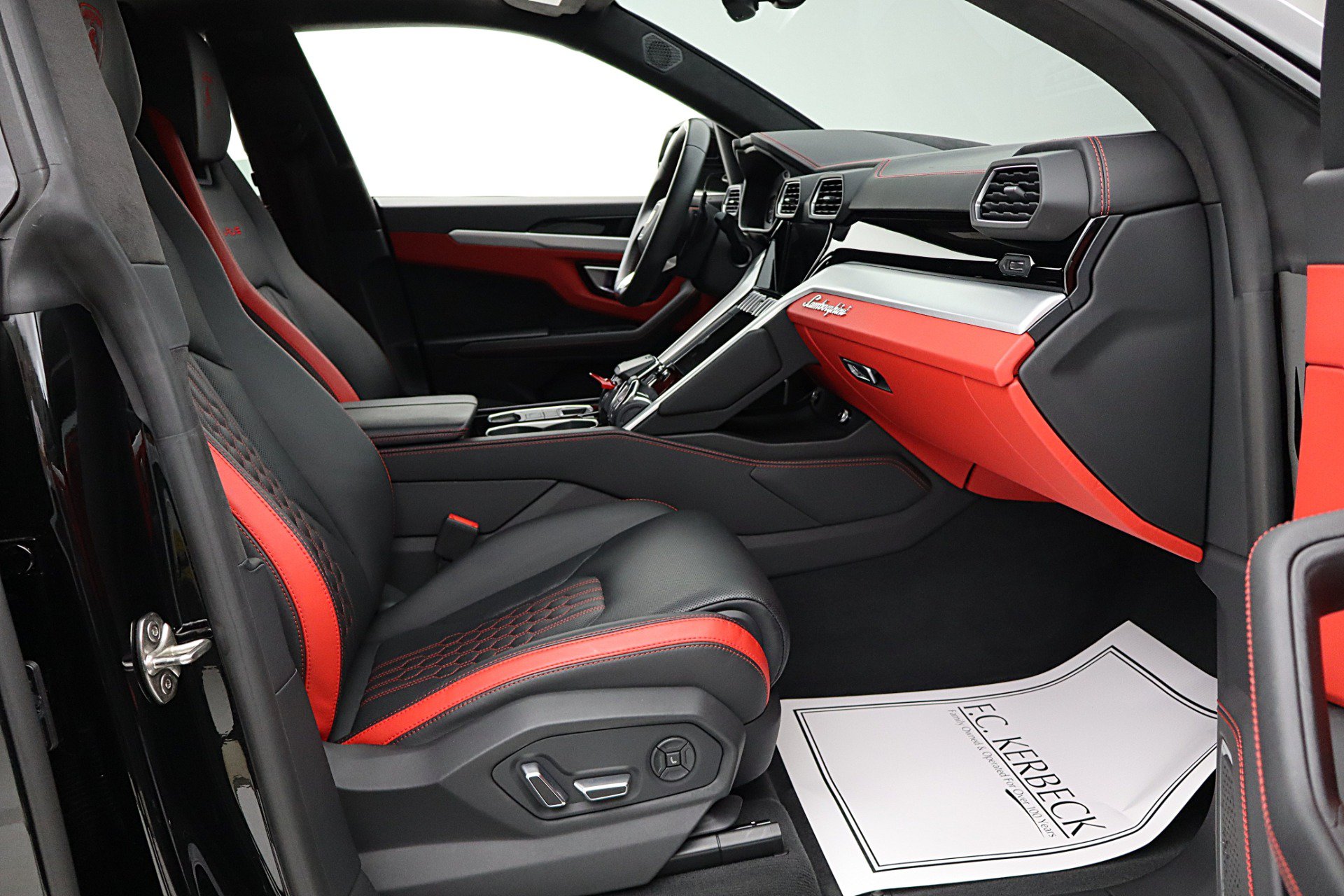 Used 2024 Lamborghini Urus S AWD/4WD image 31