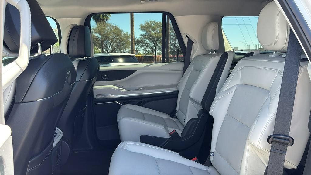 New 2026 Lincoln Navigator Premiere AWD/4WD image 20