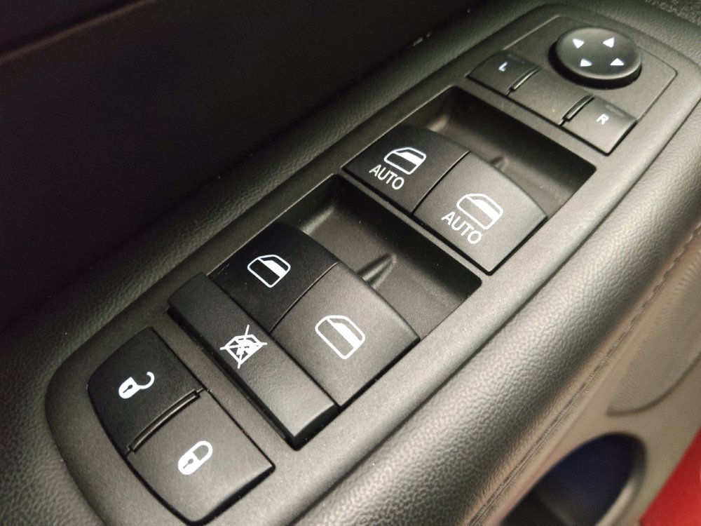 Used 2021 Jeep Grand Cherokee Limited image 27