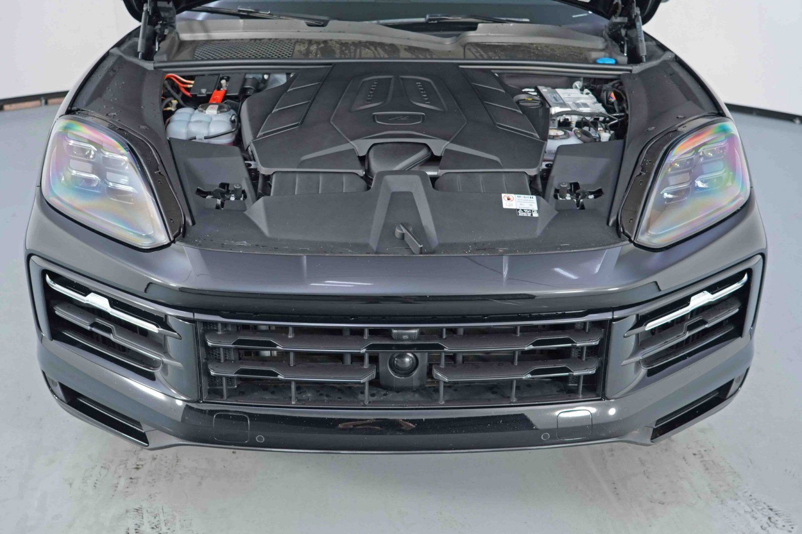 Used 2024 Porsche Cayenne w/ Premium Package image 8