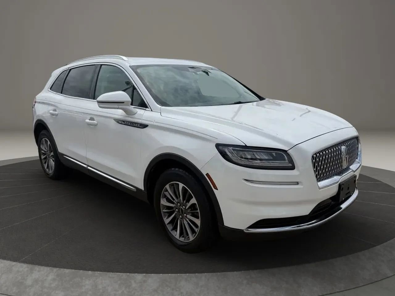 Used 2021 Lincoln Nautilus FWD w/ Equipment Group 101A image 3
