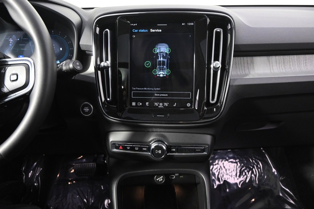 Used 2025 Volvo XC40 B5 Plus image 26