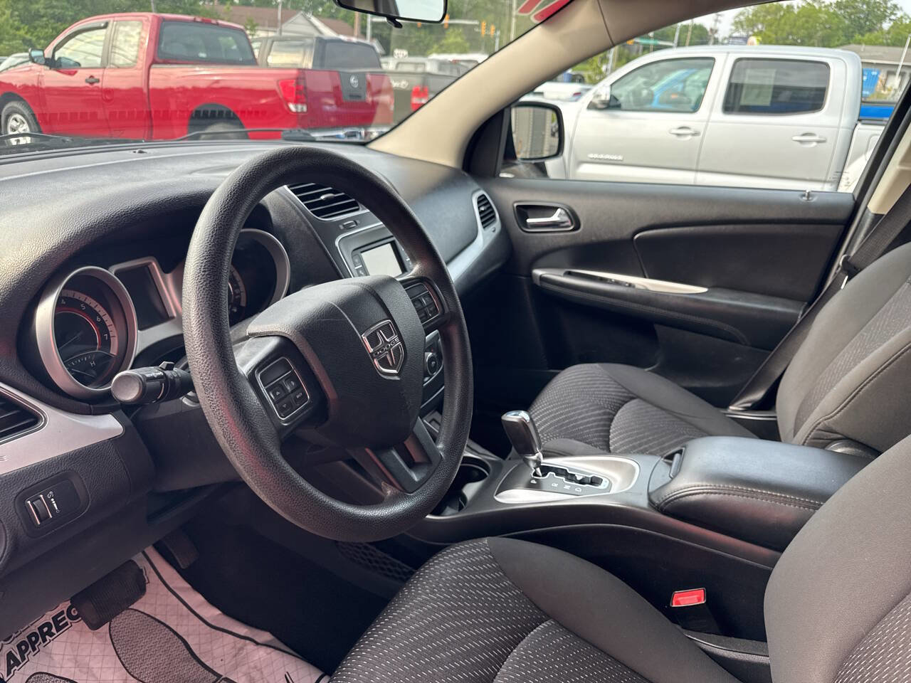 Used 2017 Dodge Journey SXT w/ Comfort/Convenience Group image 16