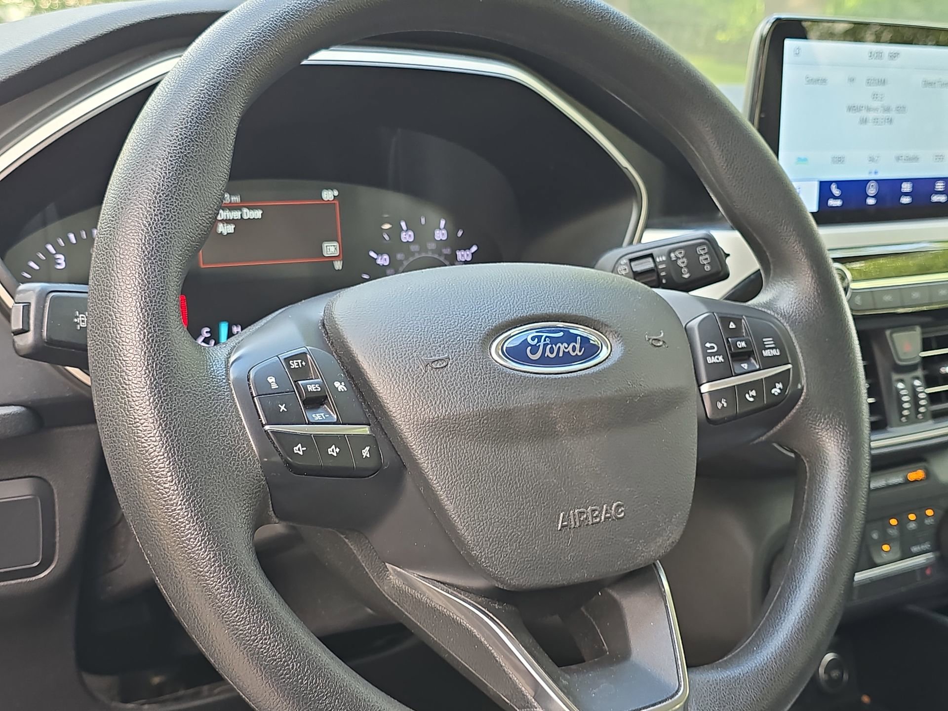 Used 2020 Ford Escape SE image 14