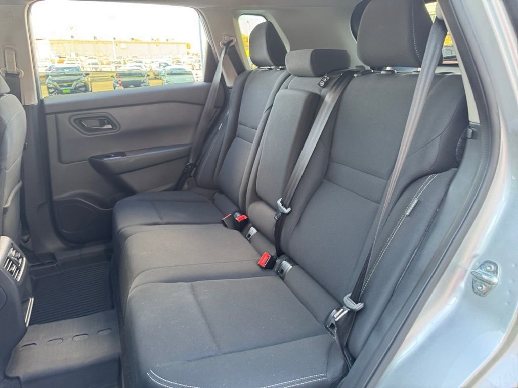 Used 2025 Nissan Rogue S image 19