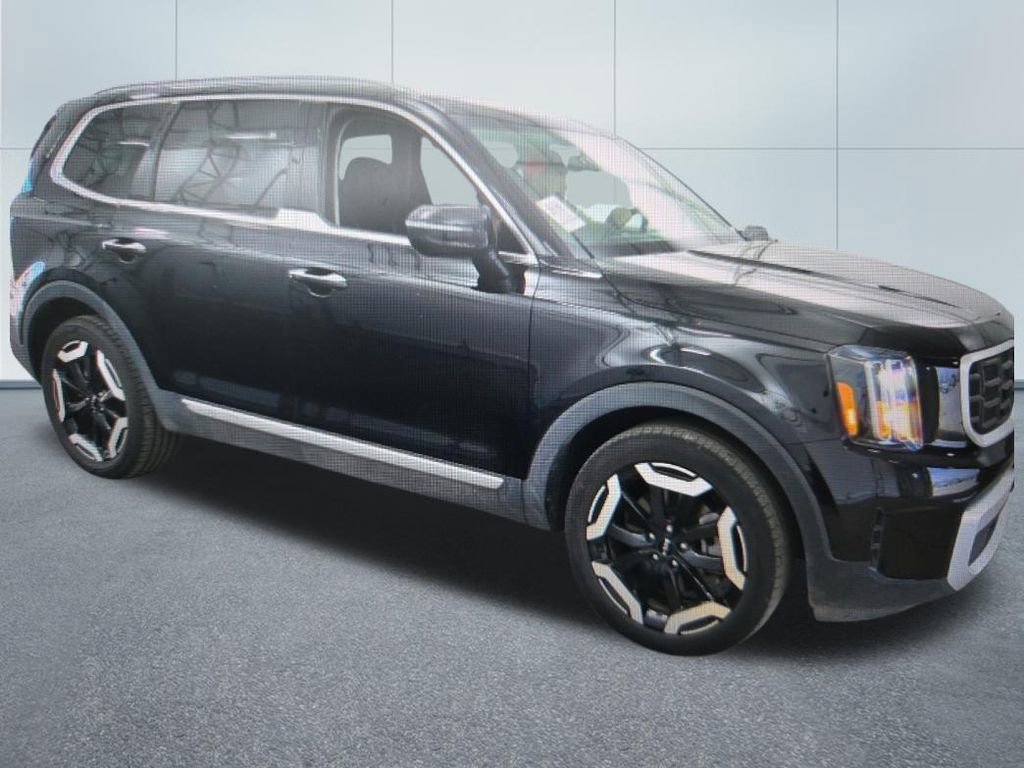 Used 2025 Kia Telluride S image 2