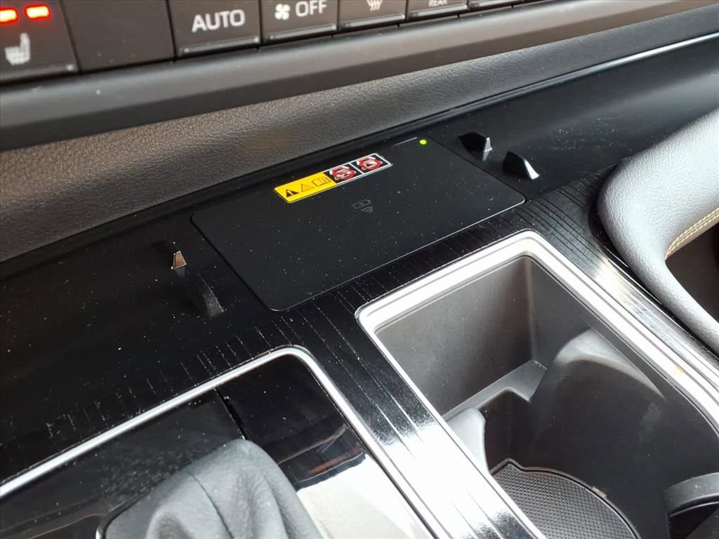 Used 2025 Toyota Sienna XLE Woodland Edition image 25