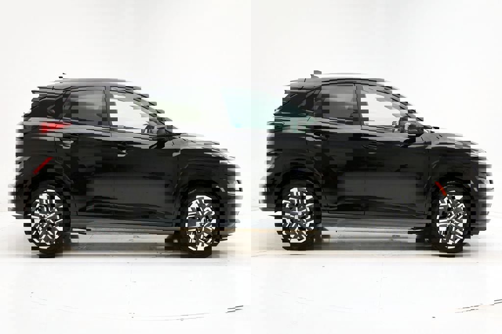 Used 2023 Hyundai Kona SE image 3