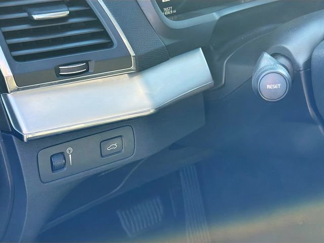 Used 2017 Volvo XC90 T6 Momentum w/ Vision Package image 10