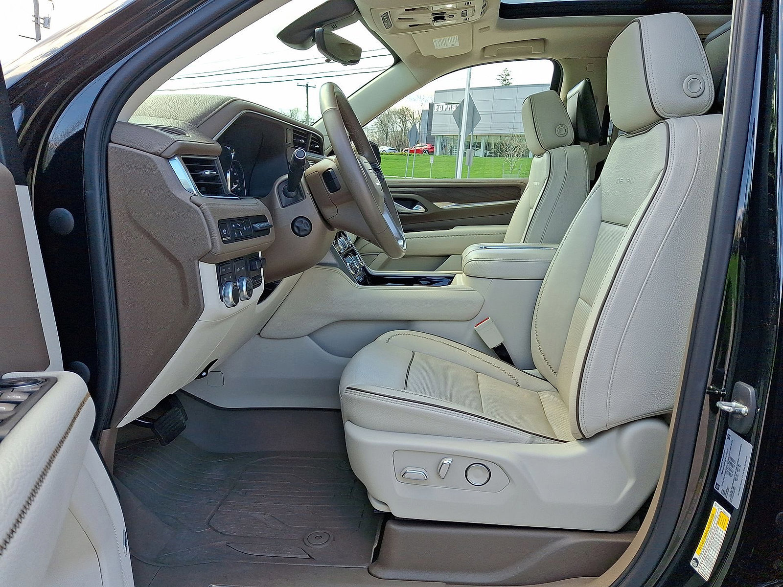 Certified 2021 GMC Yukon Denali w/ Denali Premium Package AWD/4WD image 11