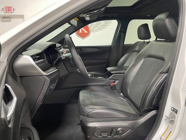 Used 2024 Jeep Grand Cherokee Altitude image 14