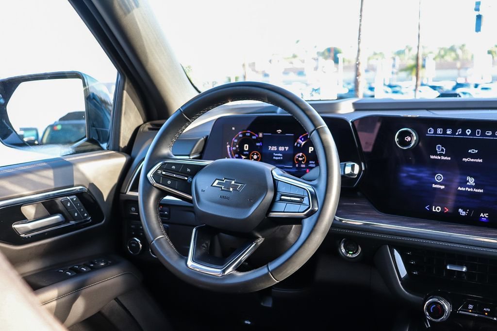 Used 2025 Chevrolet Suburban Z71 AWD/4WD image 17