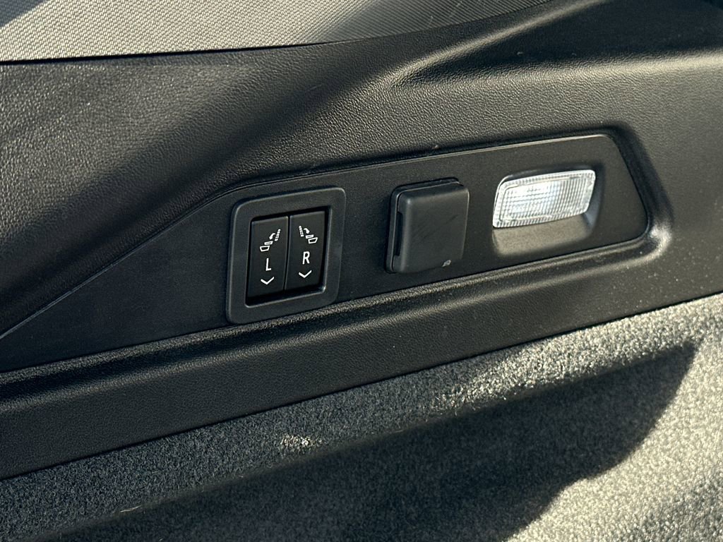 Used 2024 Cadillac Lyriq Sport image 8