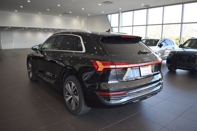 Used 2024 Audi Q8 e-tron Premium Plus AWD/4WD image 5