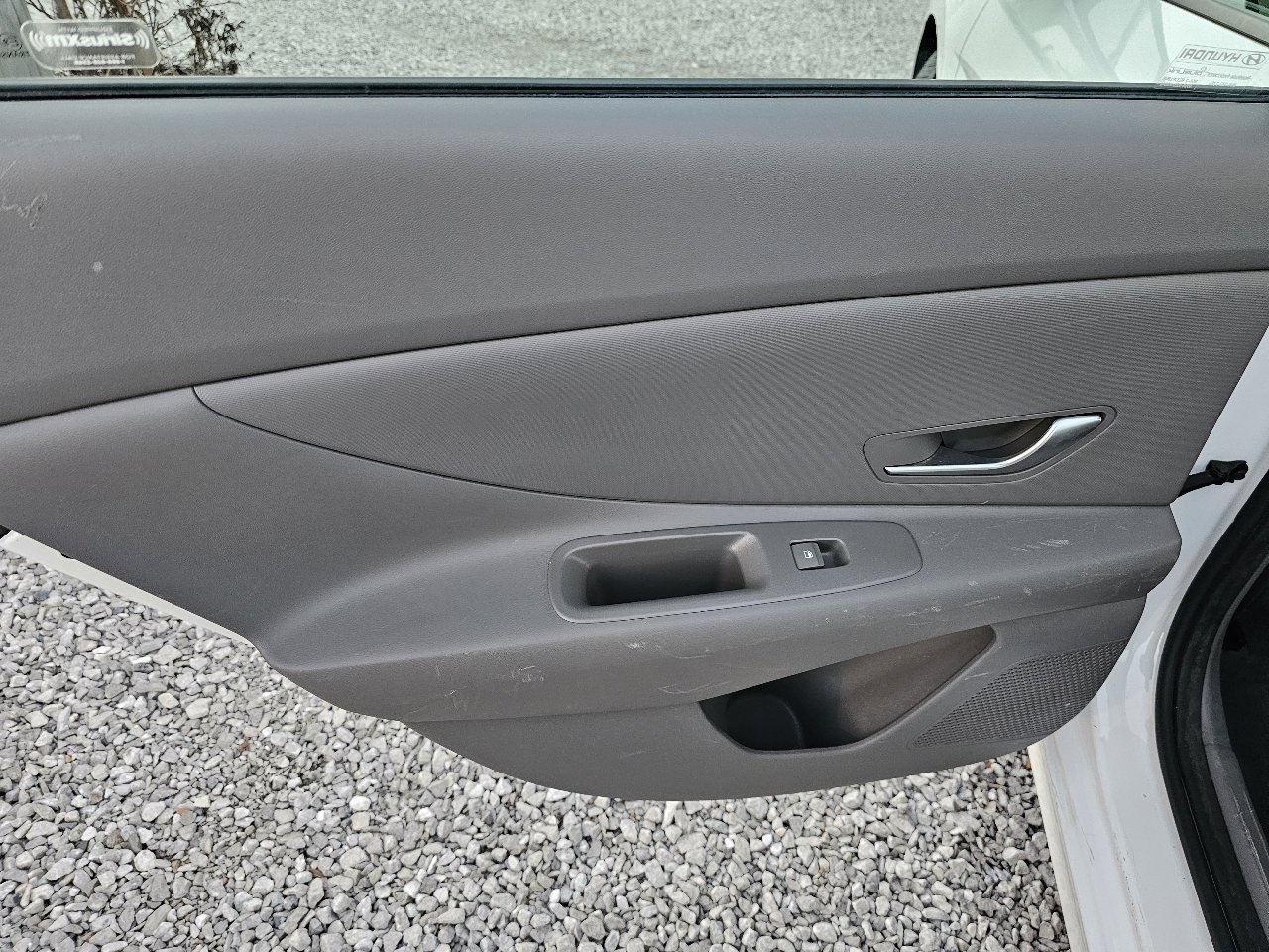 Used 2022 Hyundai Elantra SEL image 18