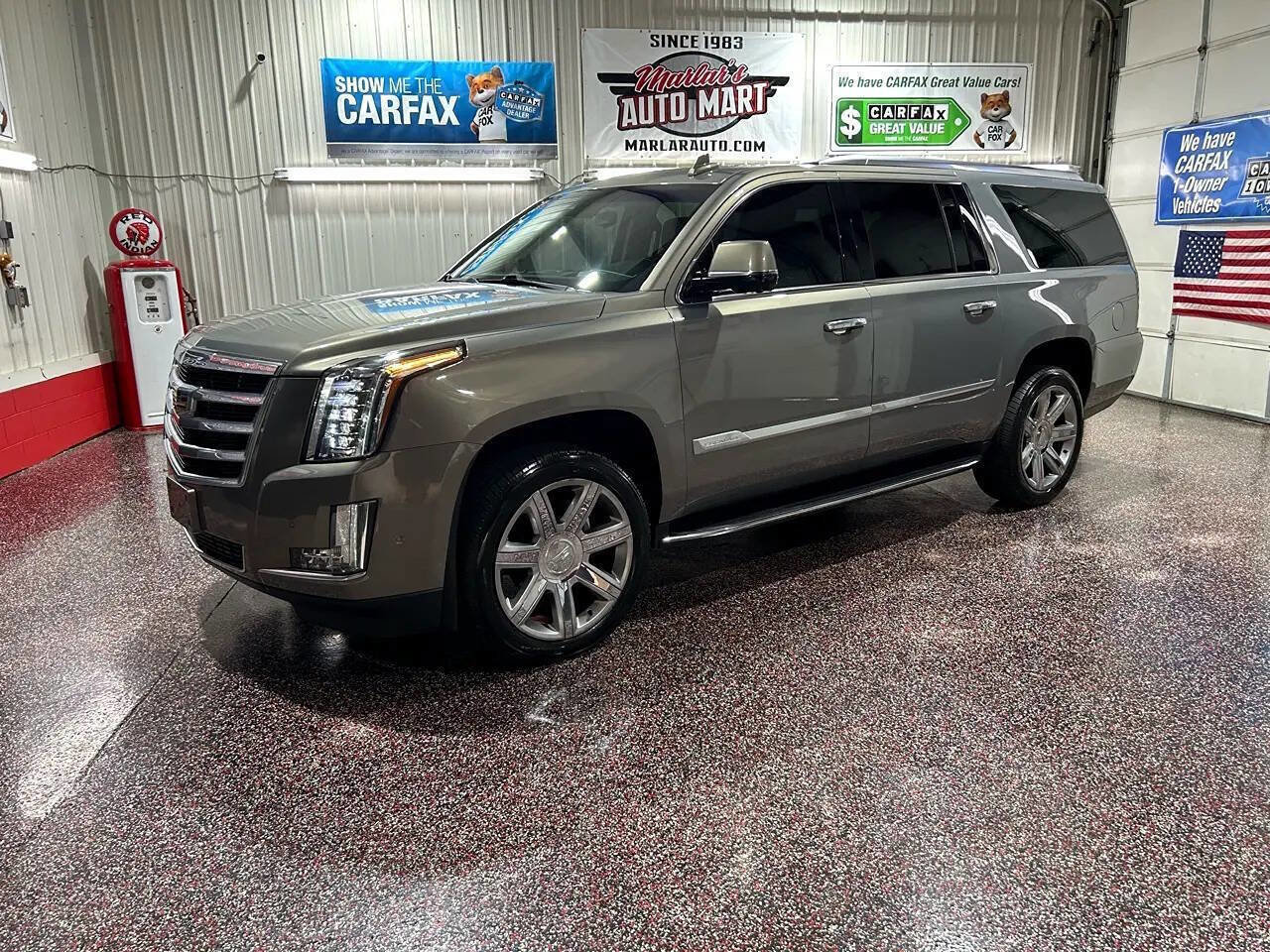 Used 2019 Cadillac Escalade ESV Luxury AWD/4WD image 16