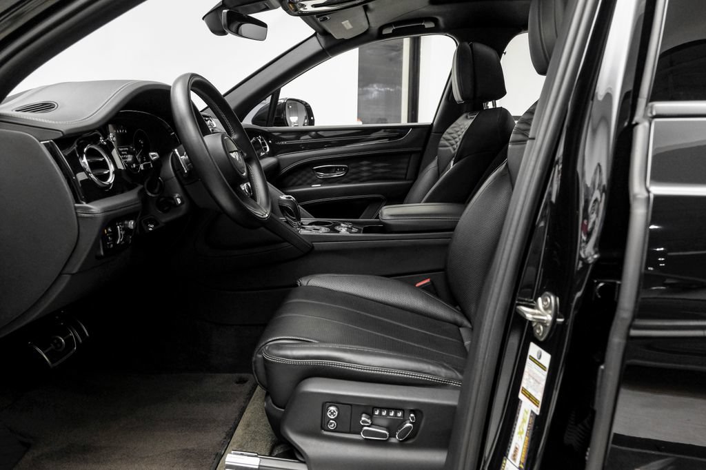 Used 2023 Bentley Bentayga Extended Wheelbase AWD/4WD image 10