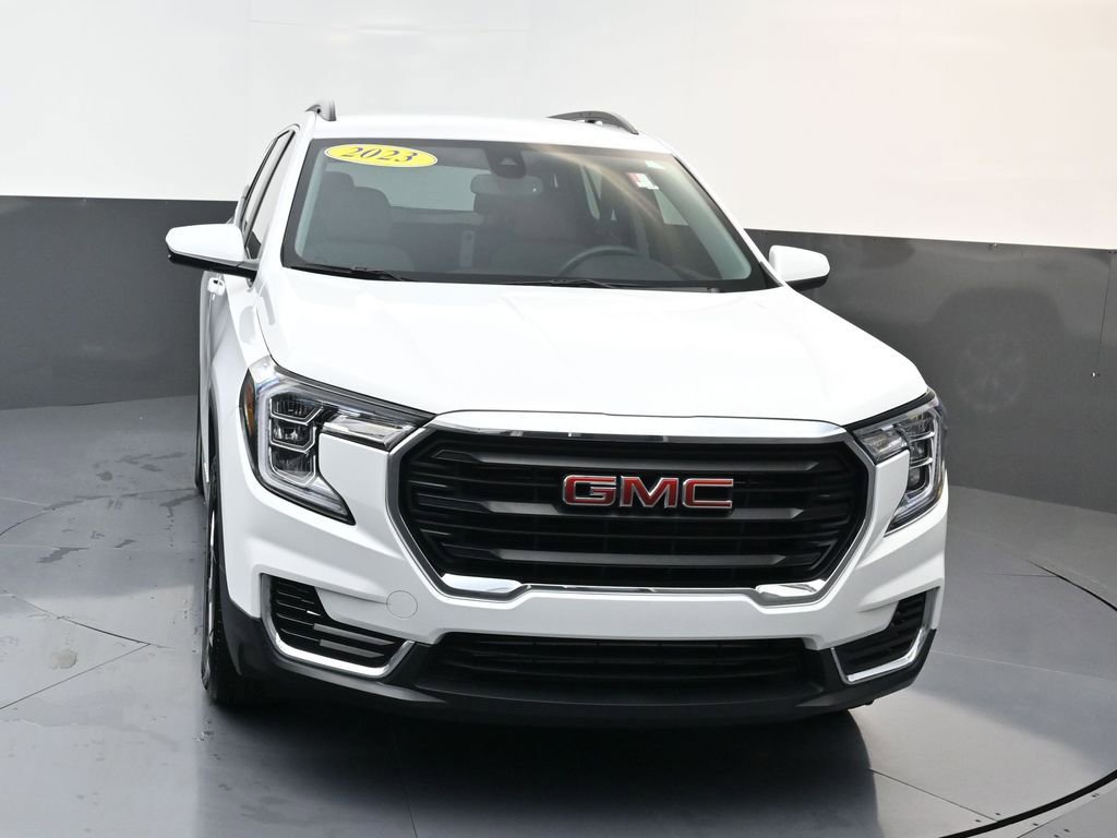 Used 2023 GMC Terrain SLE w/ Driver Convenience Package image 8