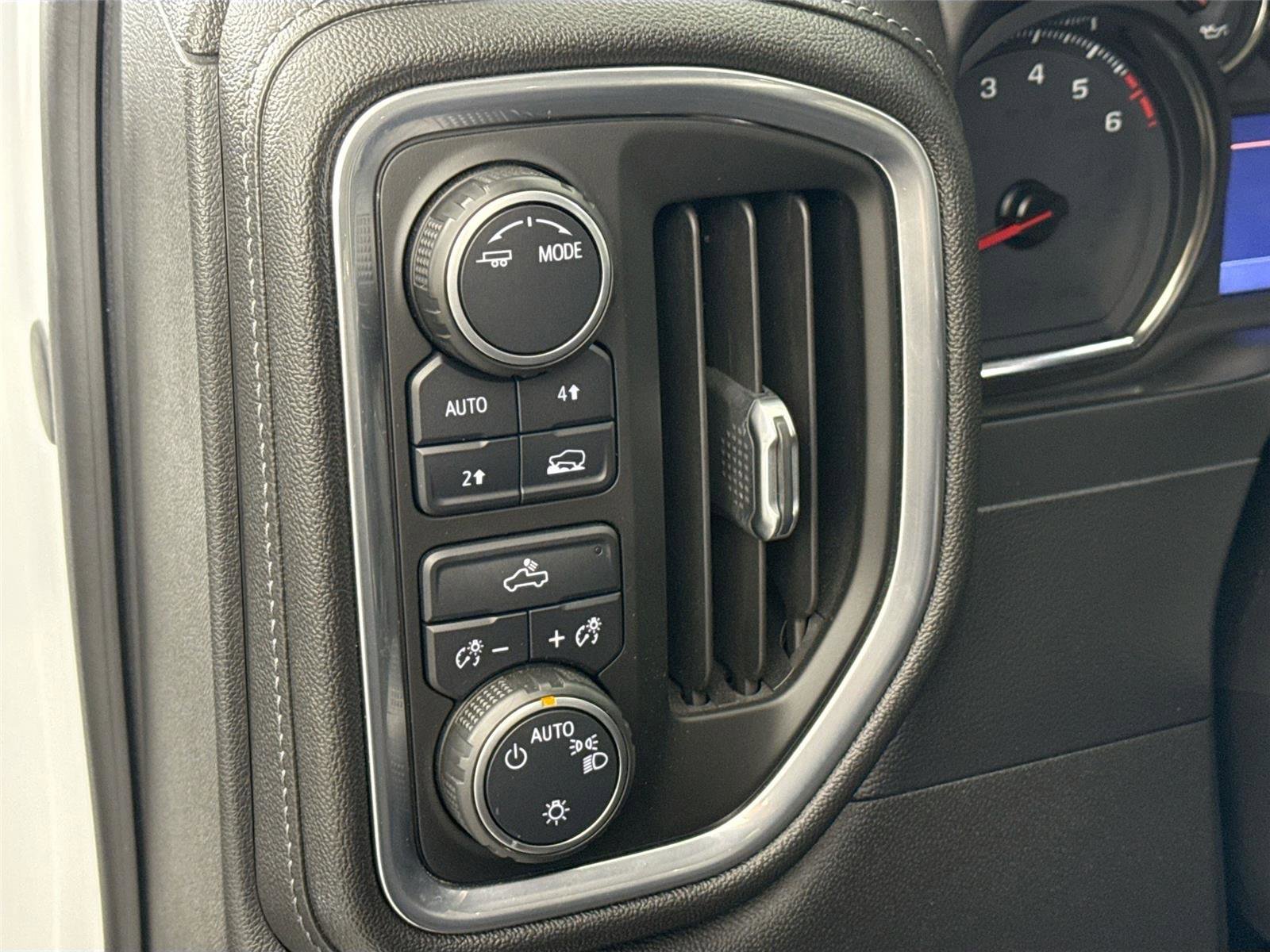 Used 2020 Chevrolet Silverado 1500 LT w/ Trailering Package image 15