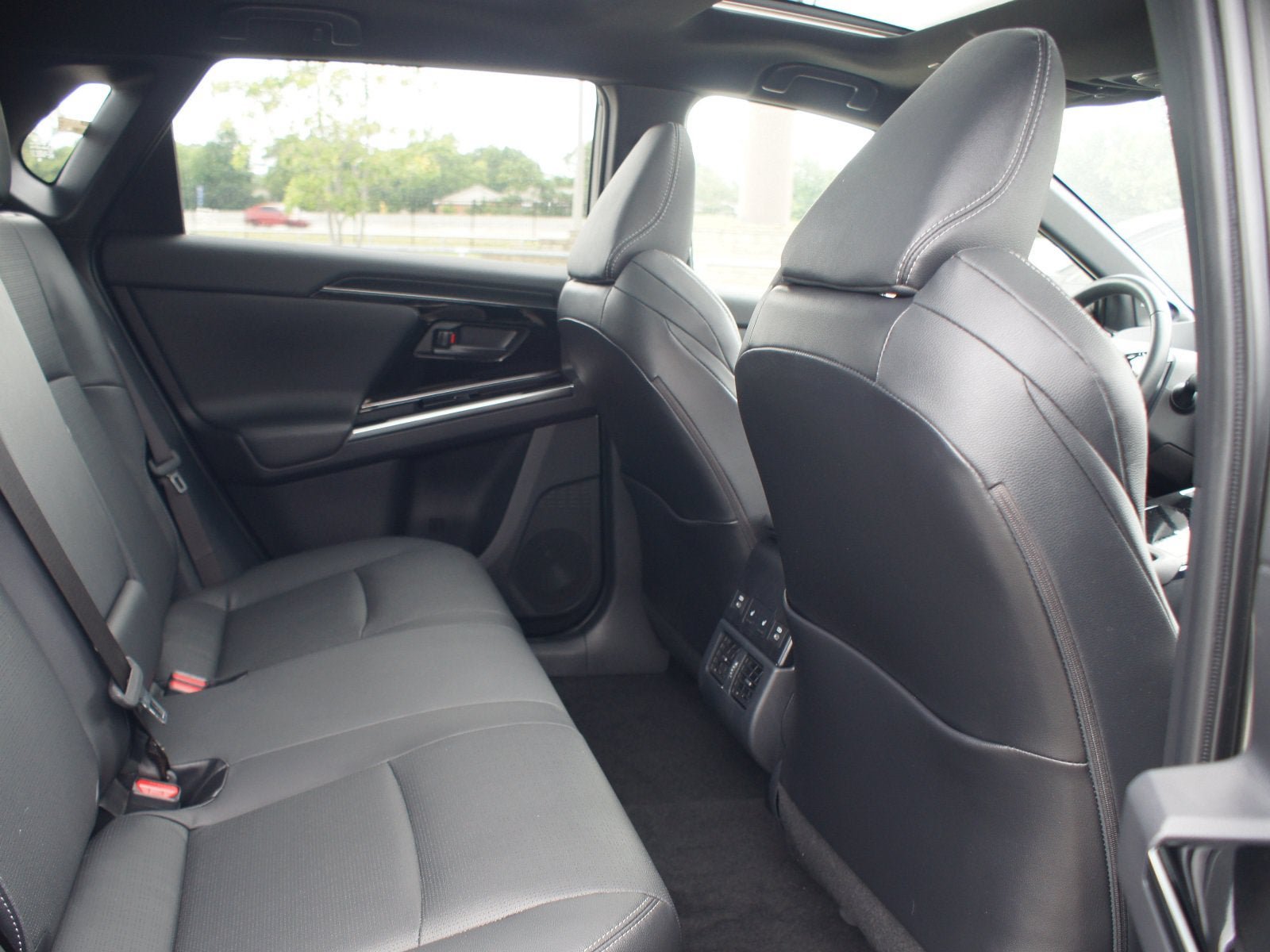 Used 2023 Toyota bZ4X AWD image 23