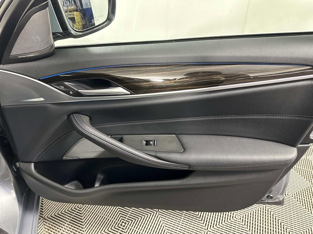 Used 2023 BMW 530e xDrive w/ Premium Package image 36