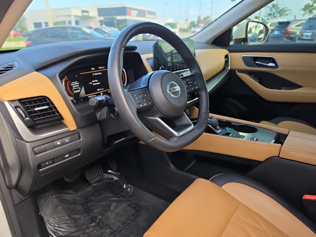 Used 2021 Nissan Rogue Platinum FWD image 16