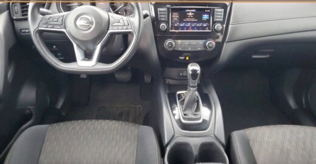 Used 2018 Nissan Rogue S AWD/4WD image 18