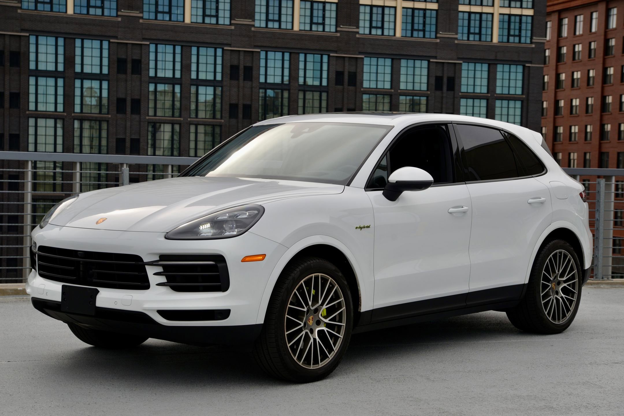 Certified 2022 Porsche Cayenne Platinum Edition image 1