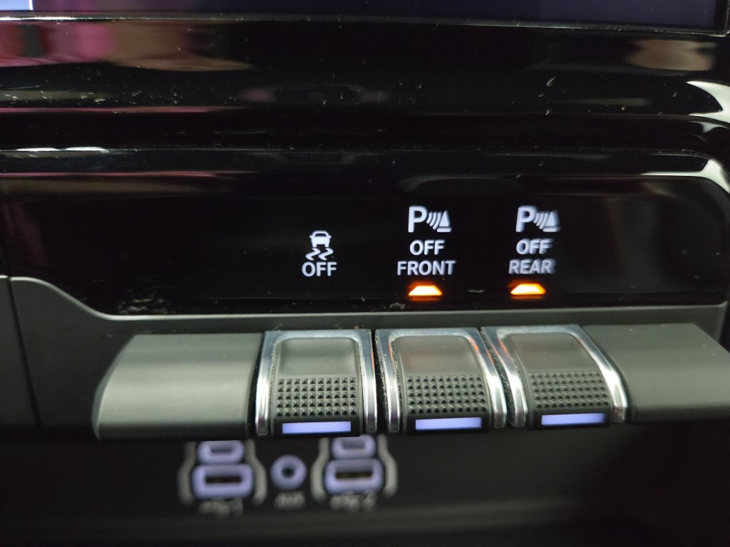 Used 2026 RAM 1500 Laramie AWD/4WD image 40