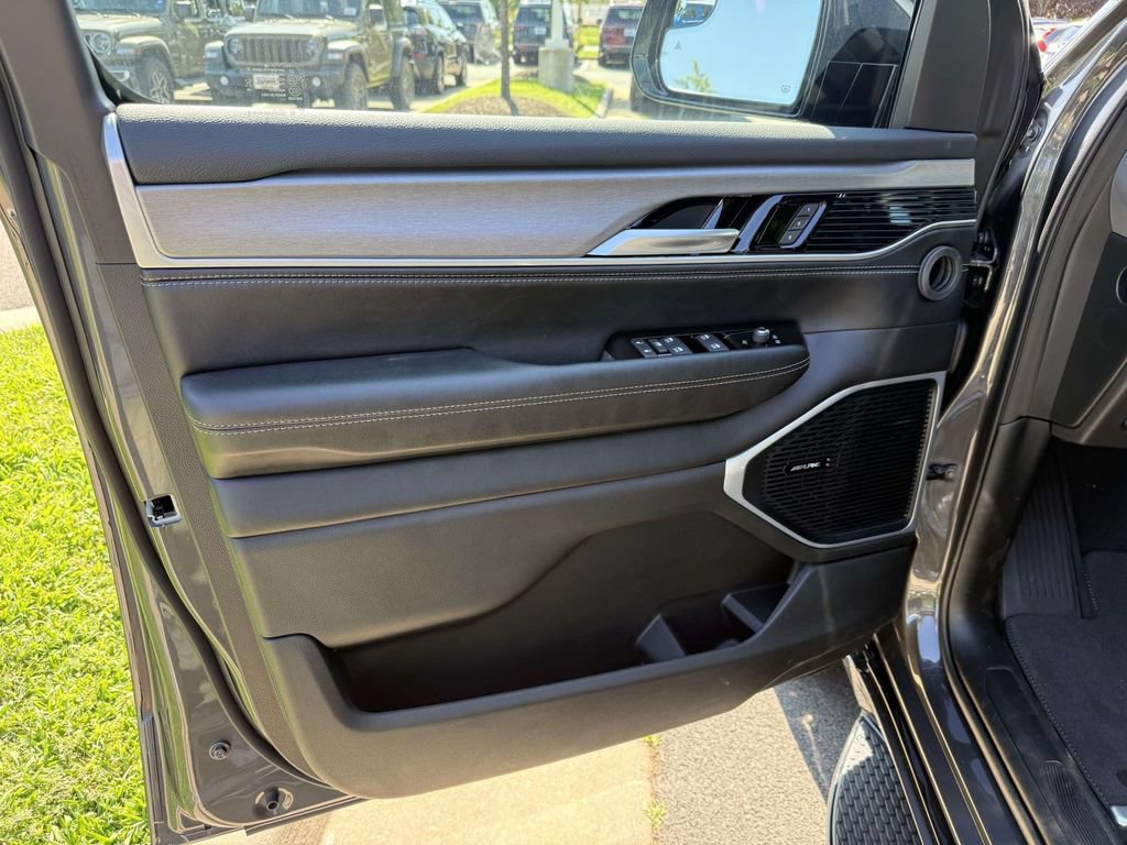 New 2026 Jeep Grand Wagoneer L 4WD w/ Premium Group I image 33