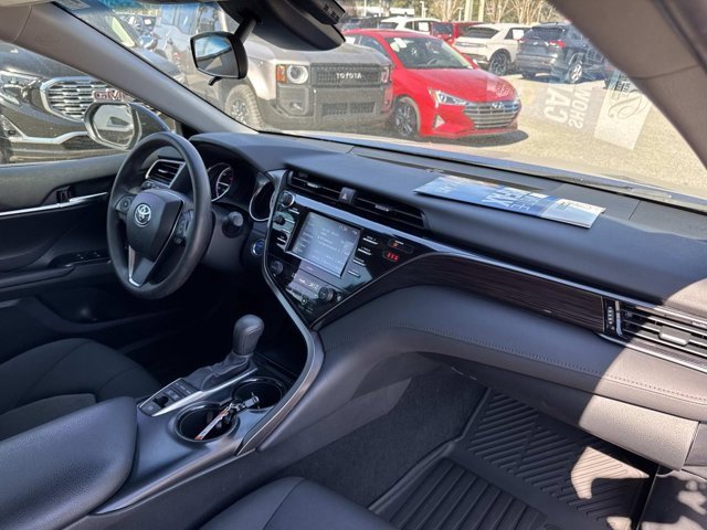 Used 2020 Toyota Camry LE image 18