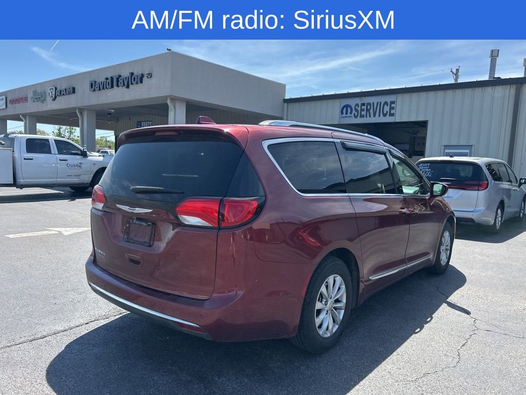 Used 2019 Chrysler Pacifica Touring-L FWD image 4