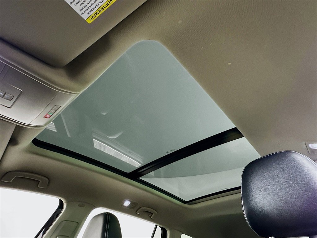 Used 2023 Volkswagen Atlas SE w/ Panoramic Sunroof Package image 11