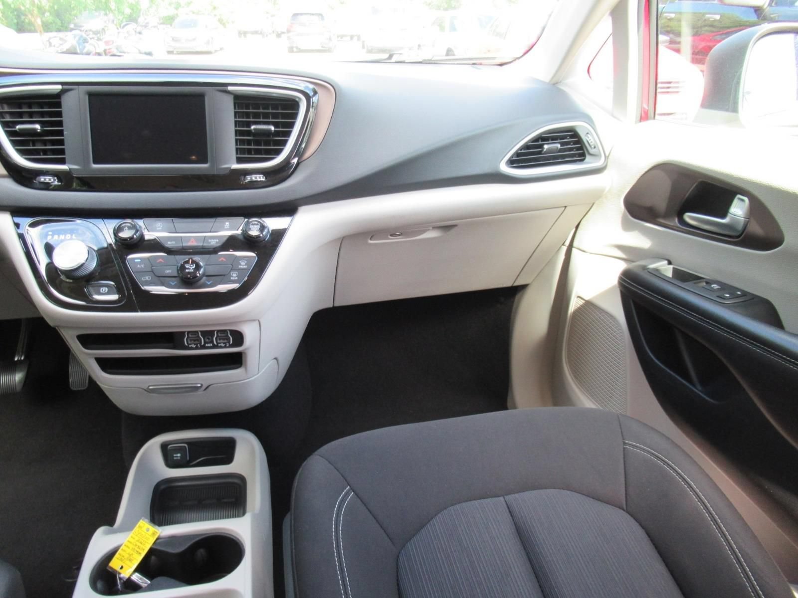 Certified 2022 Chrysler Voyager LX FWD image 14