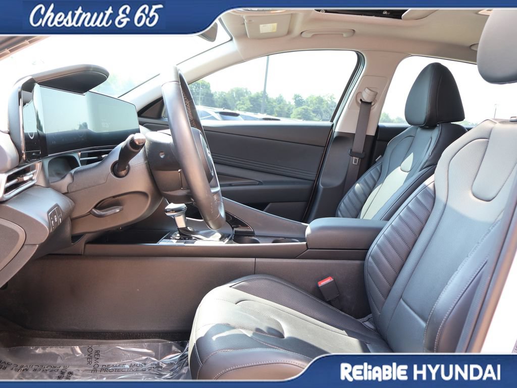 Used 2025 Hyundai Elantra Limited FWD image 23