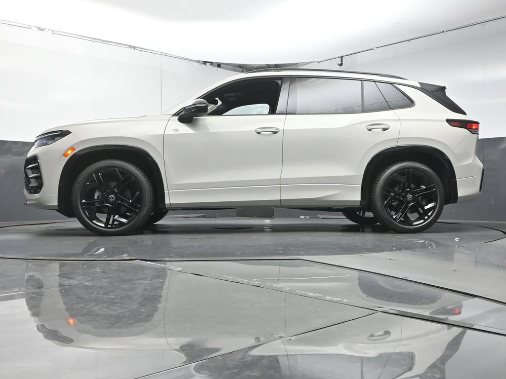 New 2026 Volkswagen Tiguan SE R-Line FWD image 36