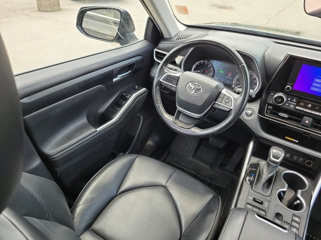 Used 2023 Toyota Highlander XLE AWD/4WD image 15