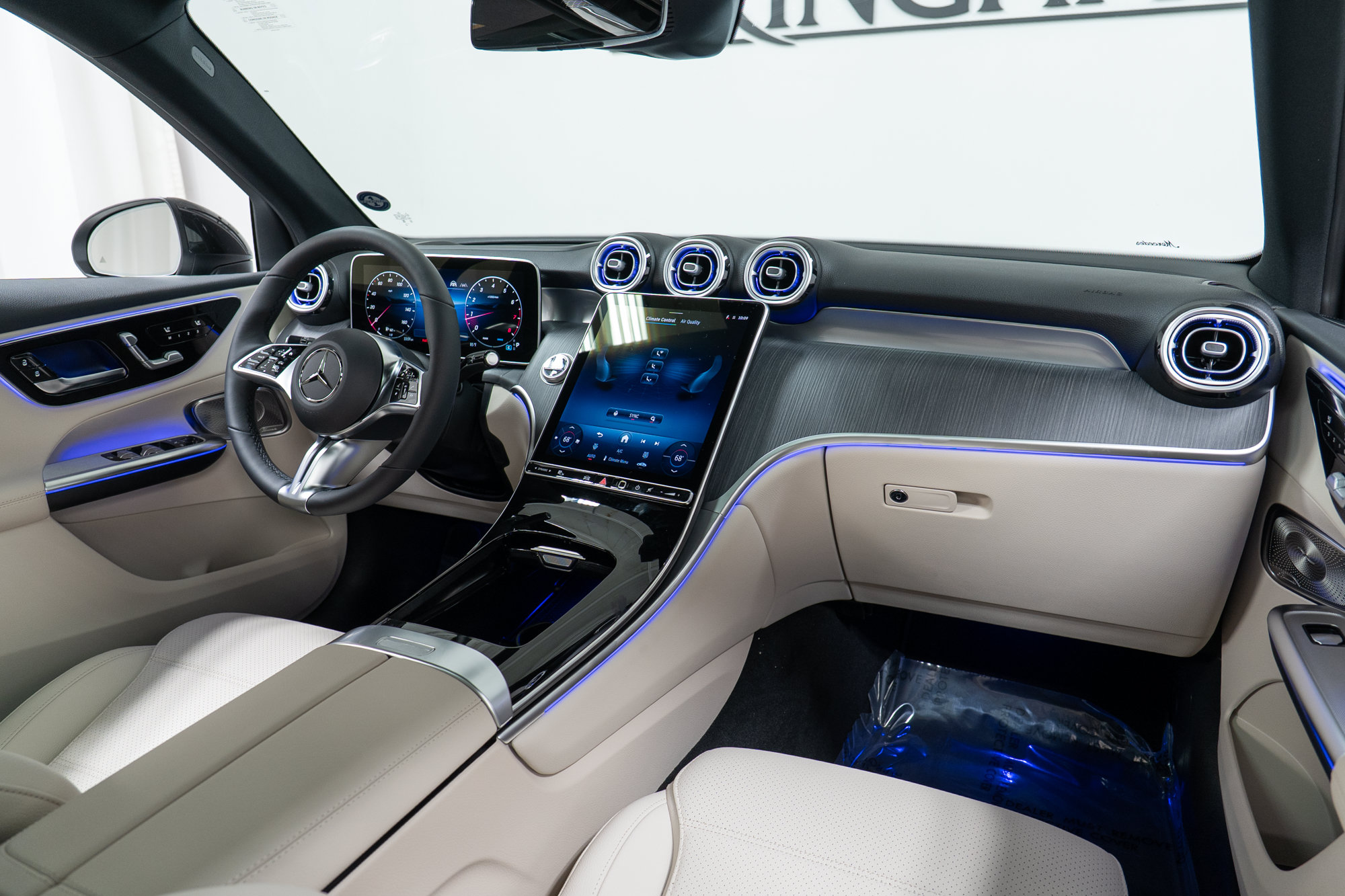 New 2026 Mercedes-Benz GLC 300 4MATIC image 14