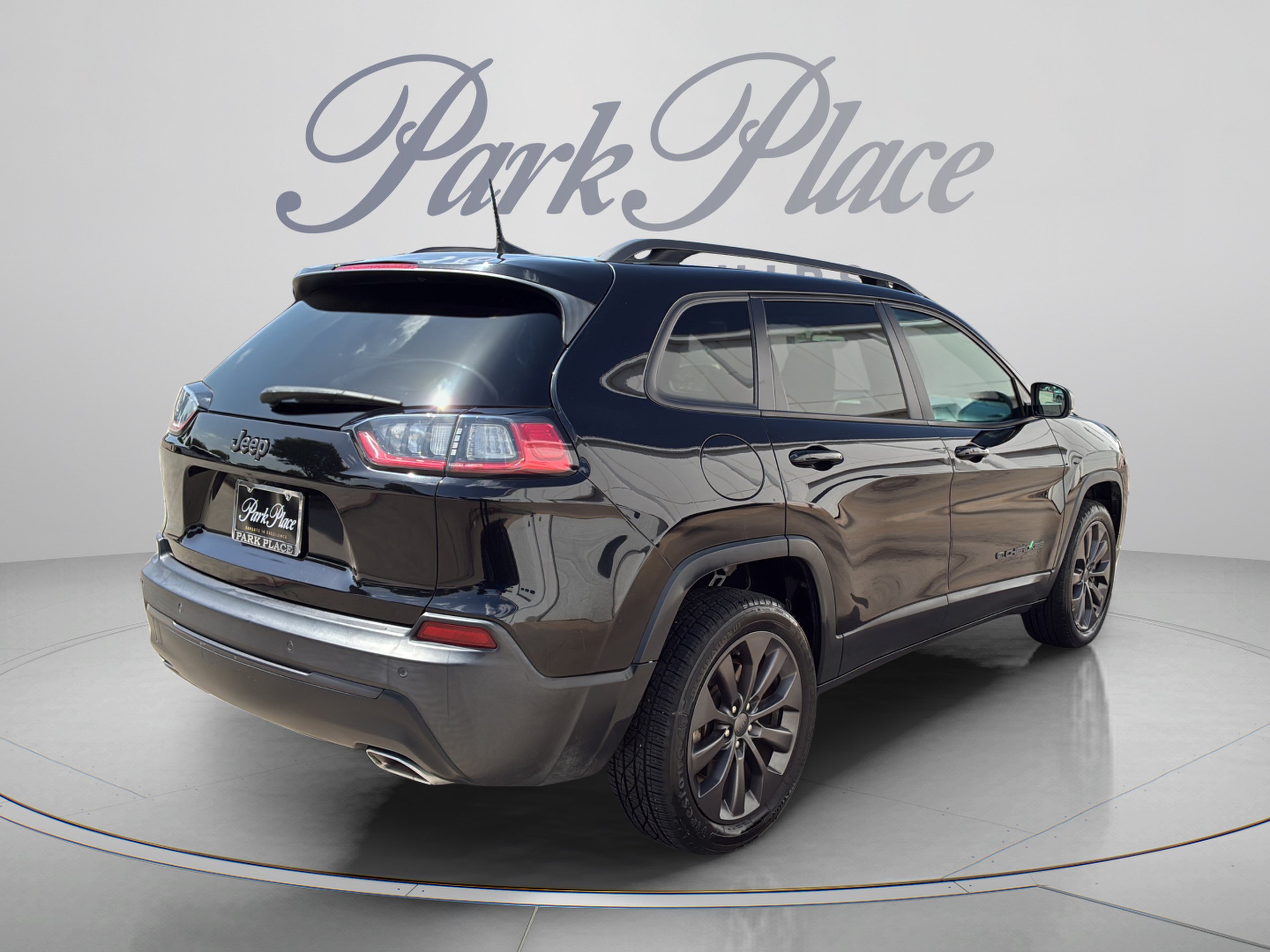 Used 2021 Jeep Cherokee Latitude Lux 80th Anniv w/ Quick Order Package 26U 80TH FWD image 6