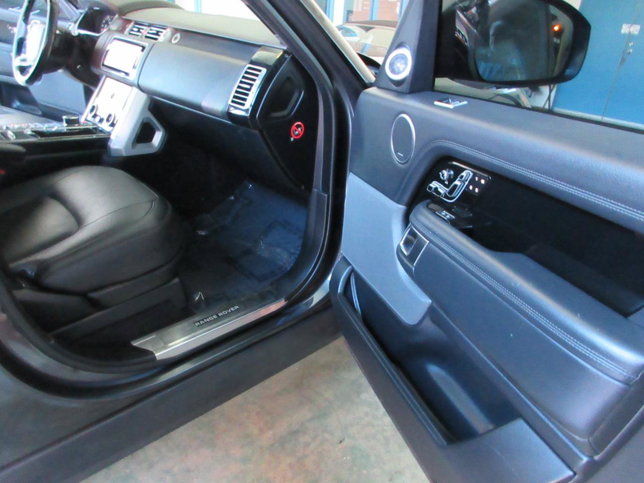 Used 2019 Land Rover Range Rover Supercharged AWD/4WD image 23