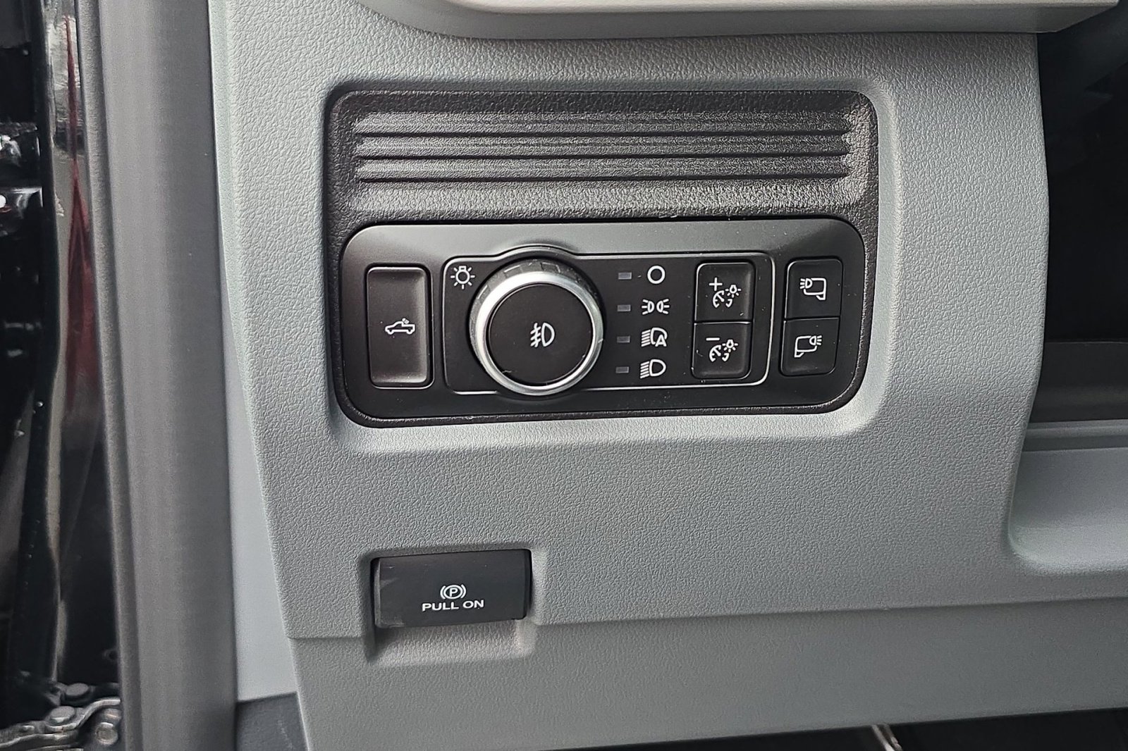 New 2026 Ford F250 XLT w/ FX4 Off-Road Package image 17