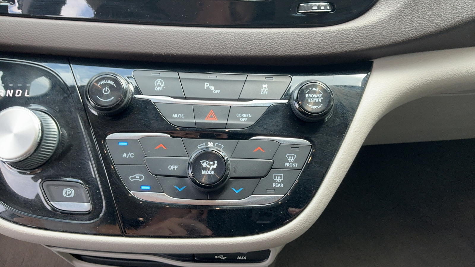 Used 2019 Chrysler Pacifica LX FWD image 33