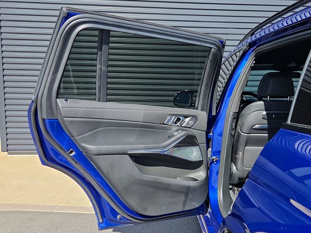 Used 2025 BMW X7 M60i AWD/4WD image 18