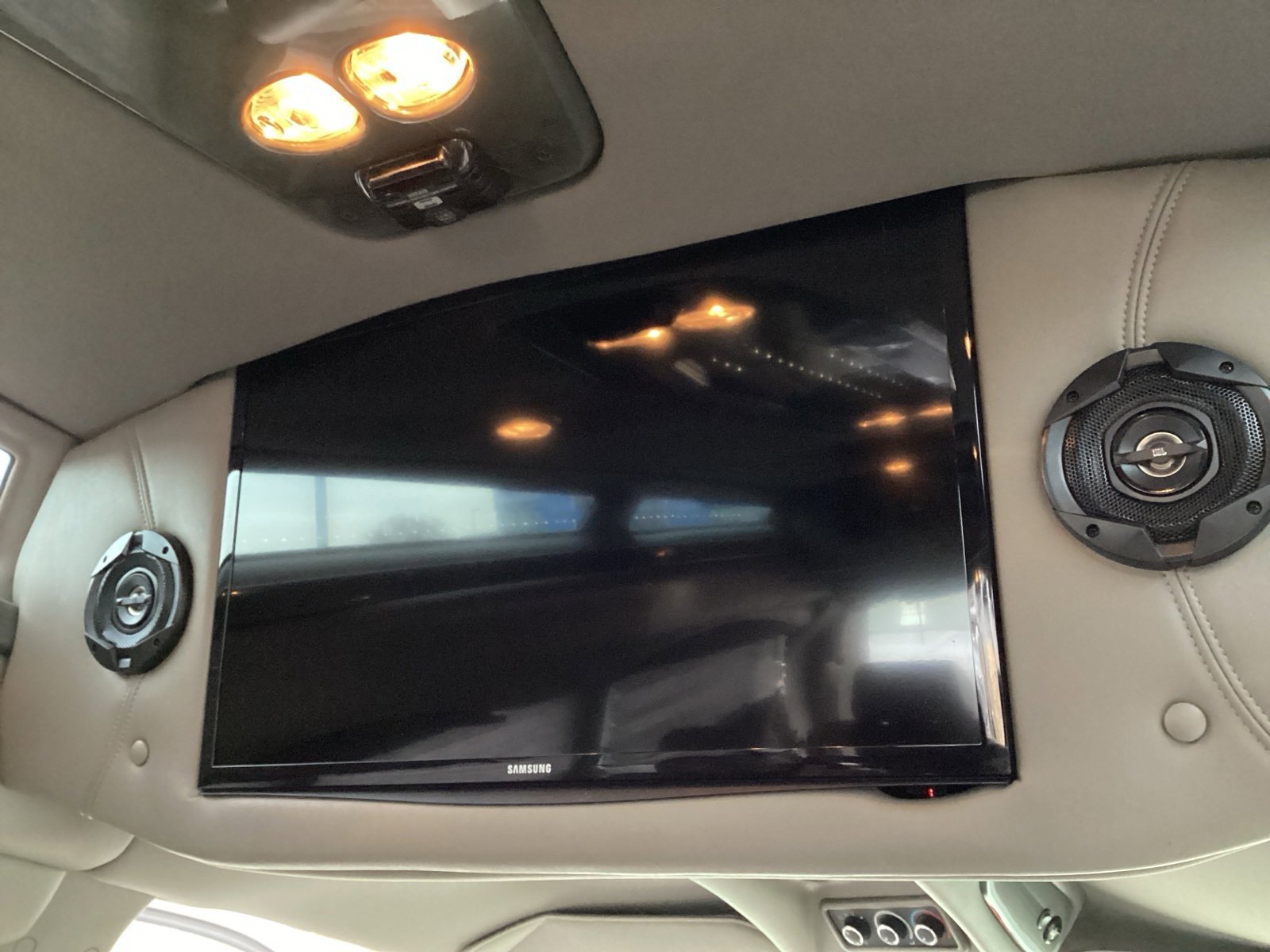 Used 2018 Chevrolet Express 2500 w/ Enhanced Convenience Package image 12