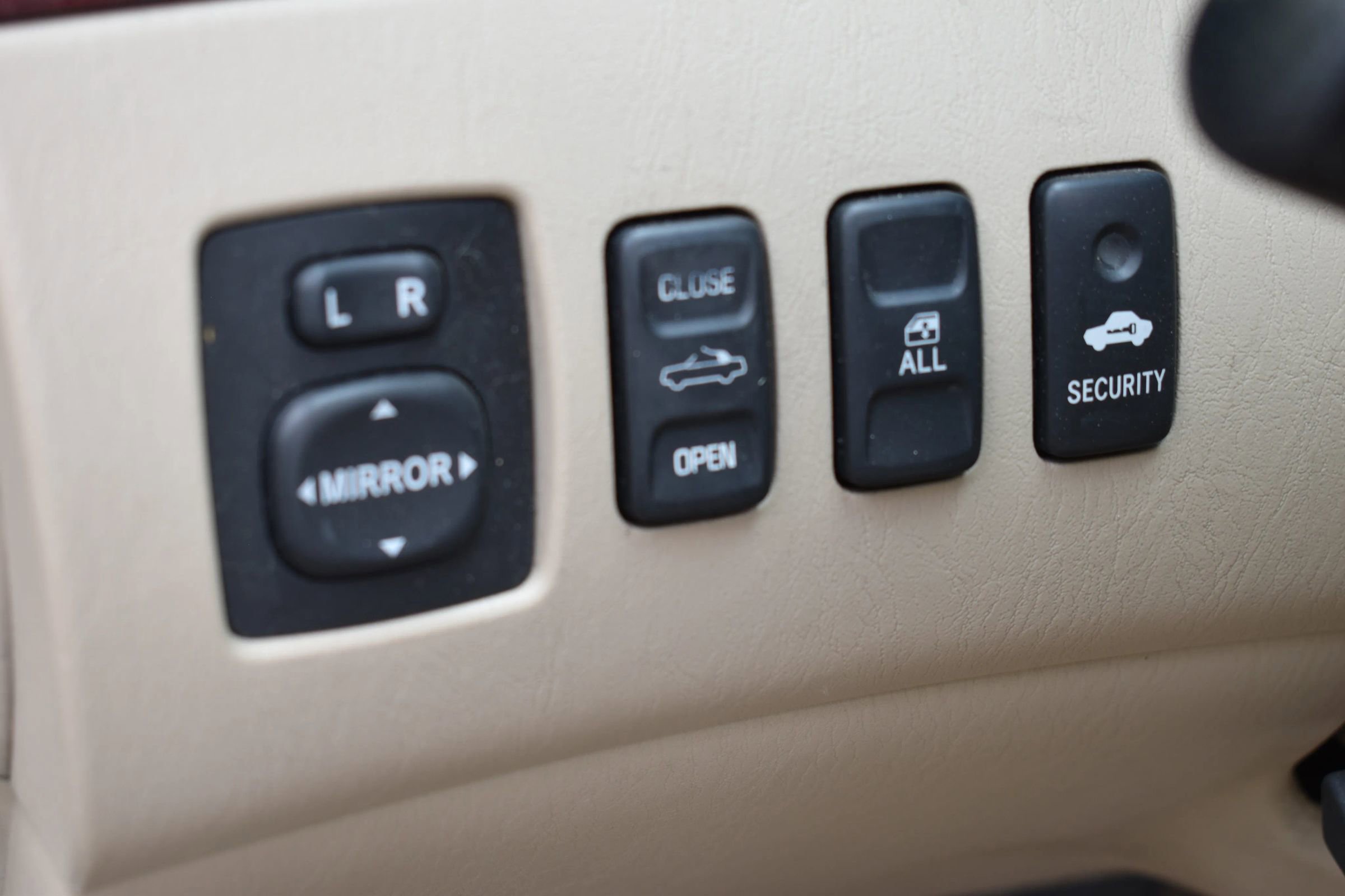 Used 2005 Toyota Solara SLE image 36