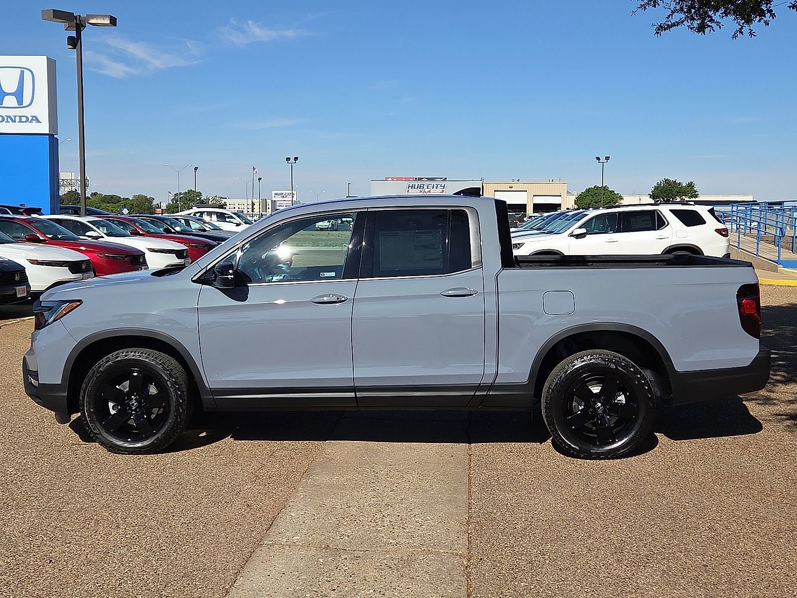 New 2026 Honda Ridgeline Black Edition image 2