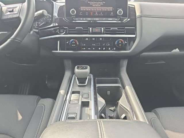 Certified 2025 Nissan Pathfinder SV image 3