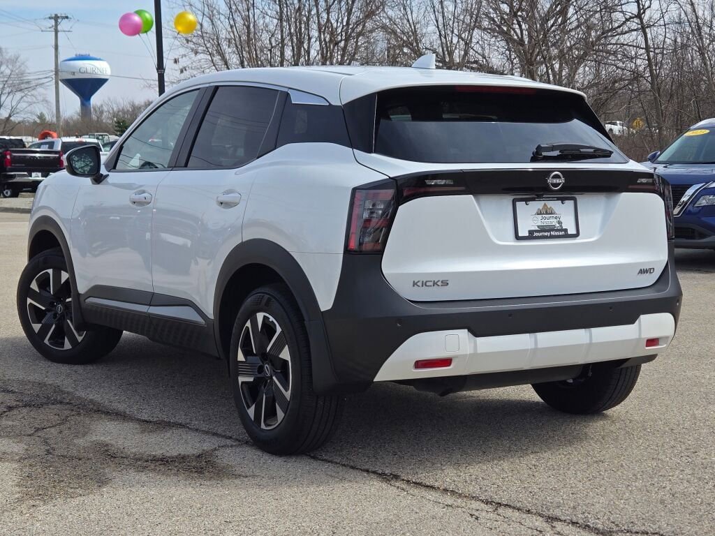 Used 2025 Nissan Kicks SV AWD/4WD image 12