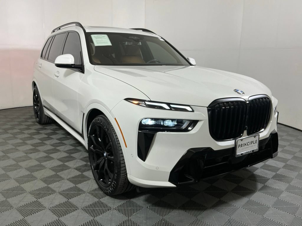 Certified 2024 BMW X7 xDrive40i w/ M Sport Package AWD/4WD image 4