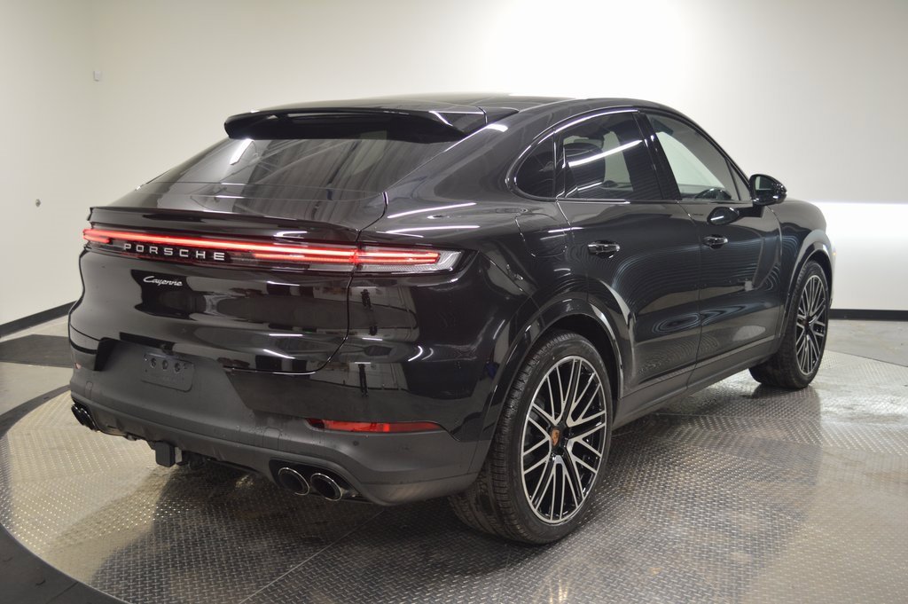 Certified 2025 Porsche Cayenne Coupe image 5